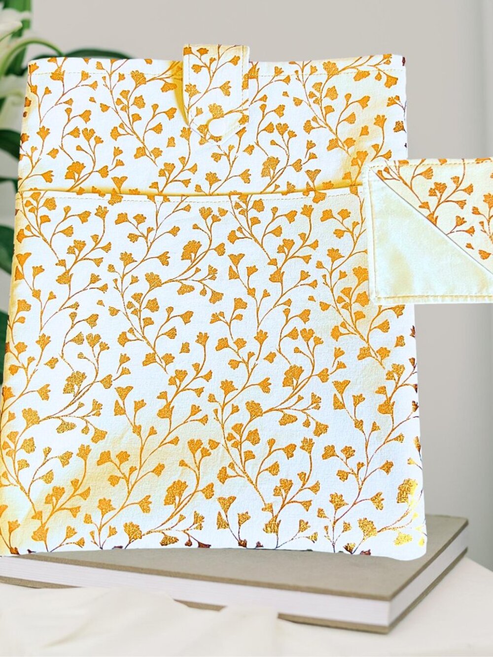 NWOT Front Pocket, Corner Bookmark, Large Book Sleeve, iPad Holder